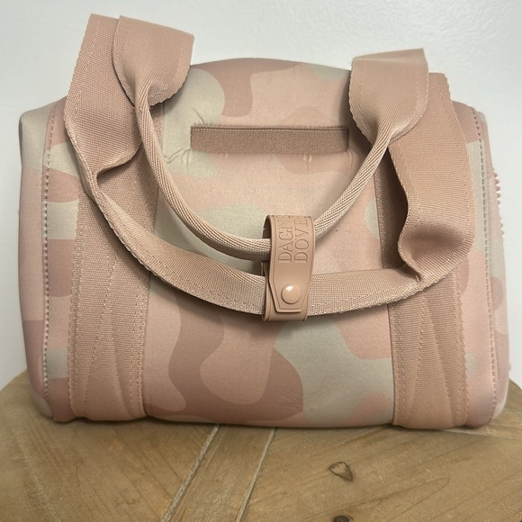 Dagne Dover Patterned Shoulder Bag Pink Camo - Picture 3 of 10